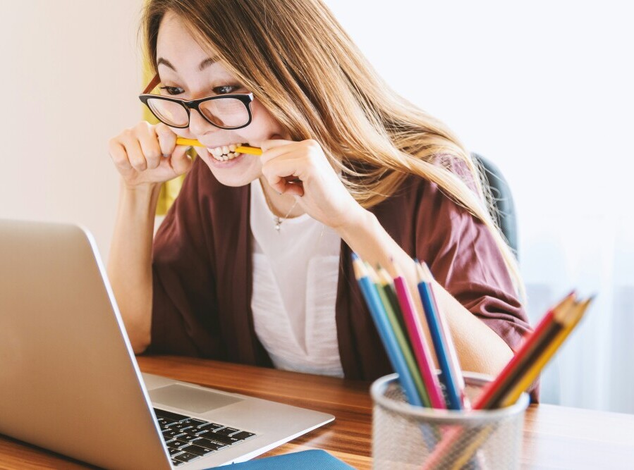 Workplace stress can be managed with mindful techniques.